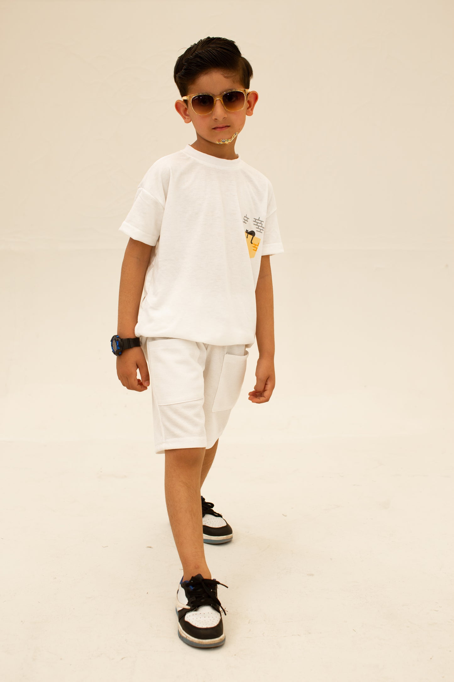 Boys White sleeping cat tee